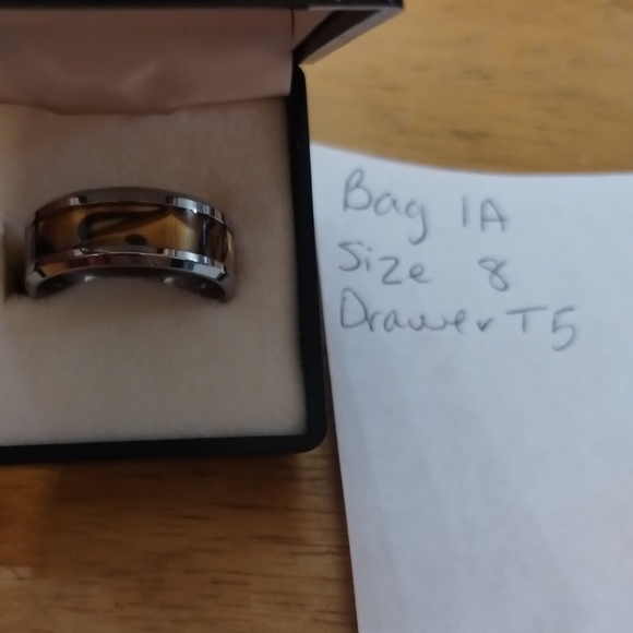 New Men's Stainless steel size 8 wedding band ring - Picture 2 of 2